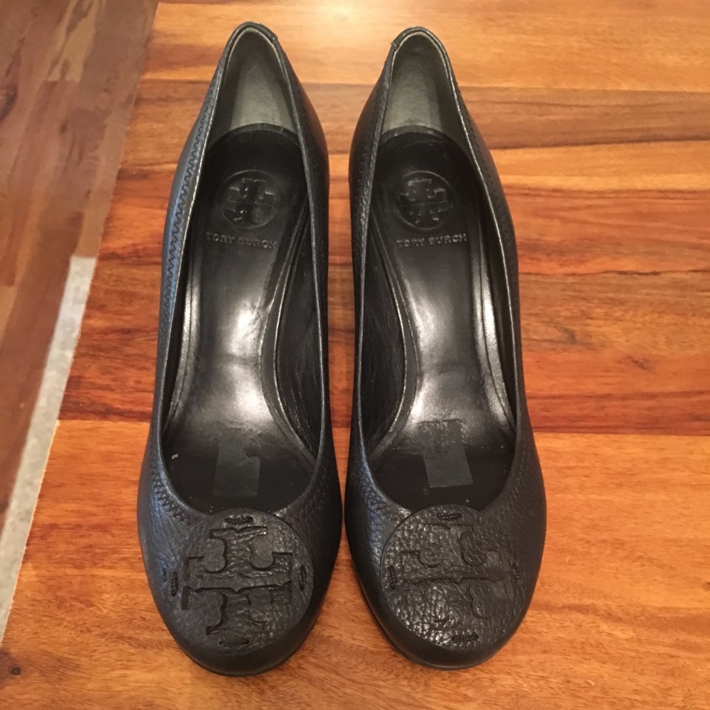 Tory Burch Chelsea Medallion Wedge- size 8.5